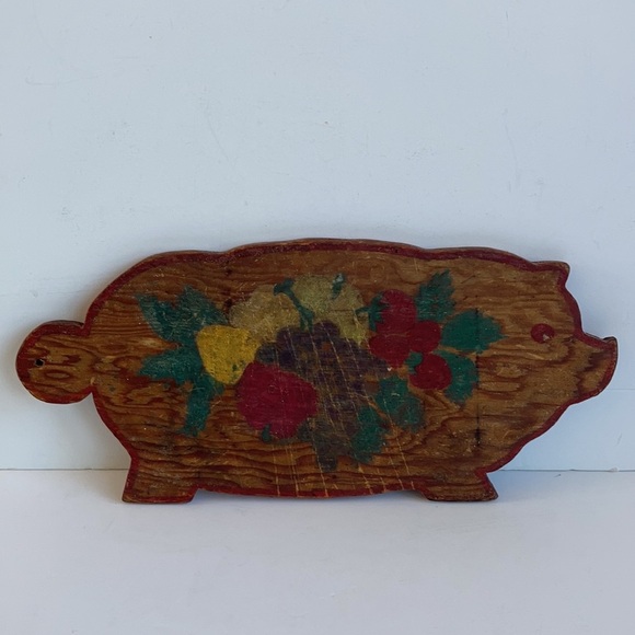 Vintage wood pig cutting board folk art painted red strawberries grapes - Picture 2 of 15